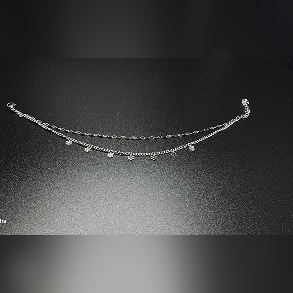 Elegant Silver Foot Bracelet with Floral Accents - Picture 3 of 5